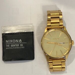 Nixon Sentry SS, gold tones, metal bracelet, new battery, spare links